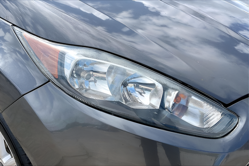 Used 2019 Gray Ford SE image 33