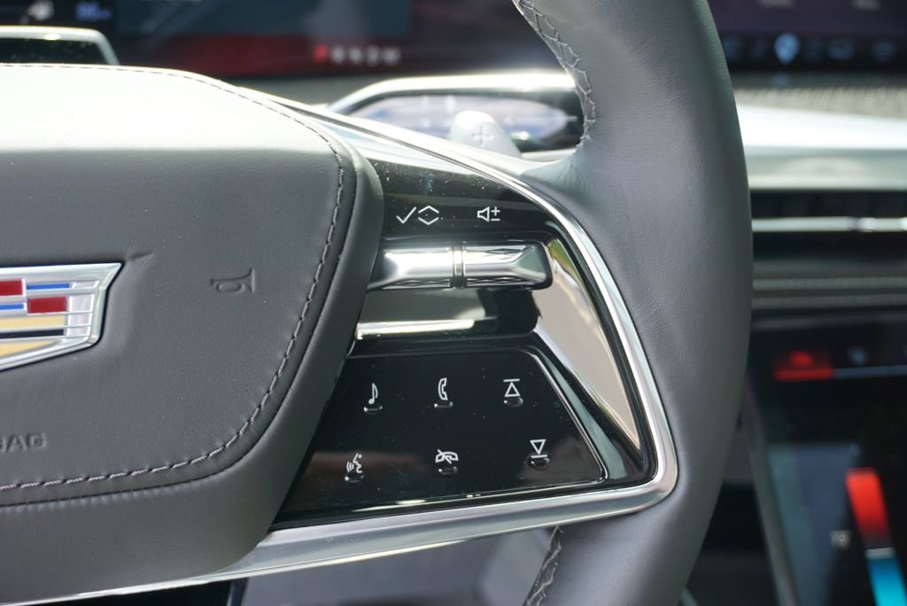 Used 2025 Crystal White Cadillac V-Series image 26