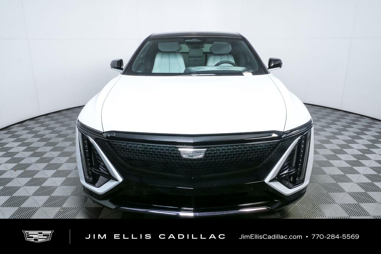 New 2027 Vibrant White Tricoat Cadillac Sport image 35