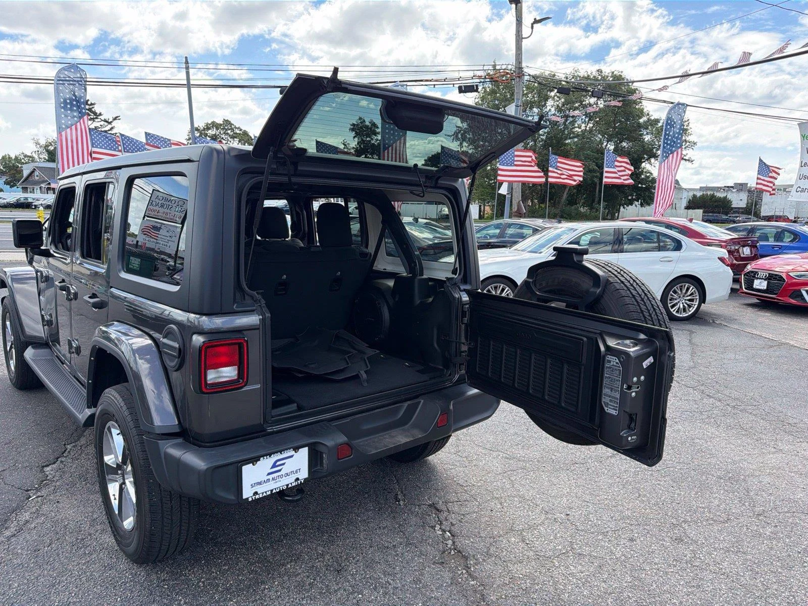 2022 Jeep Wrangler Unlimited Sahara - Photo 11