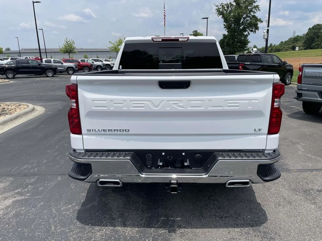 New 2026 Summit White Chevrolet LT image 5