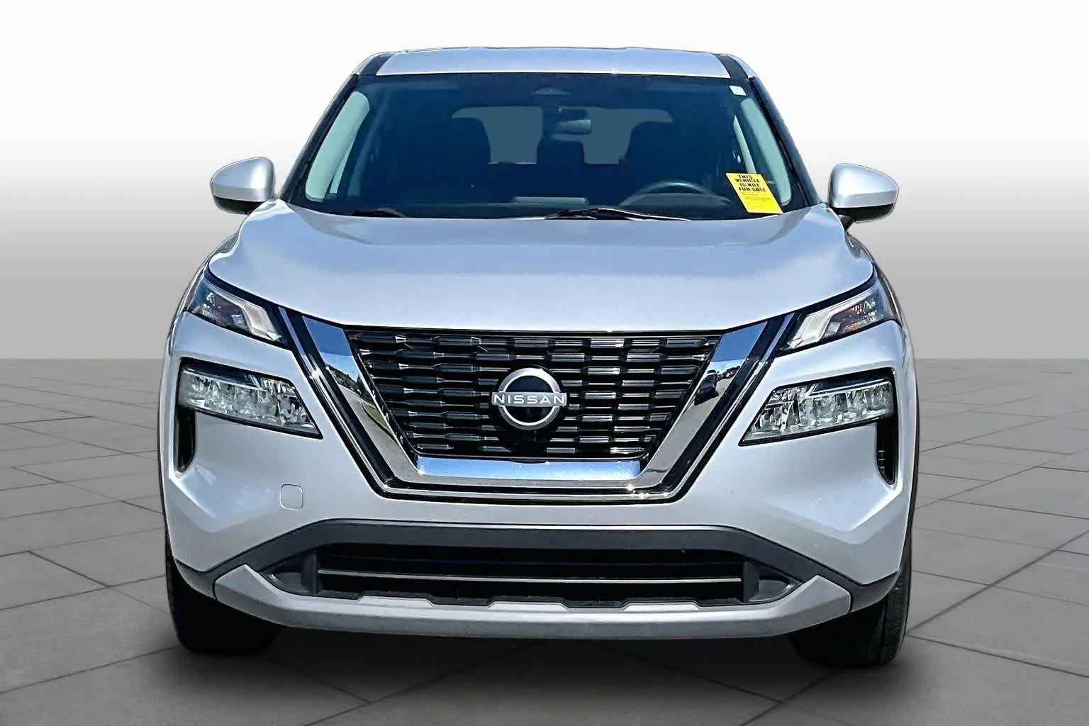 Used 2025 Super Black Nissan SV image 4