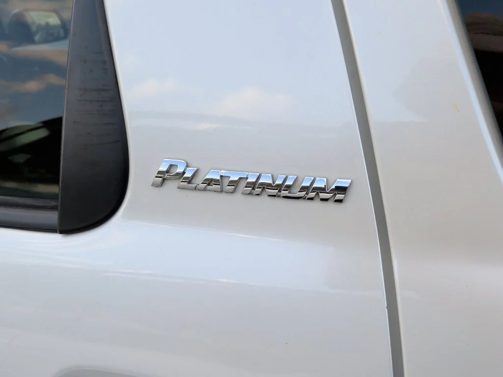 Used 2014 Blizzard Pearl Toyota Platinum image 10