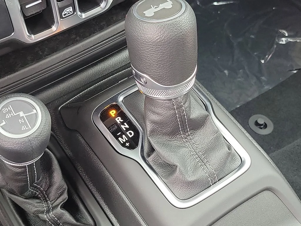 2025 Jeep Wrangler 4-Door Sahara - Photo 10