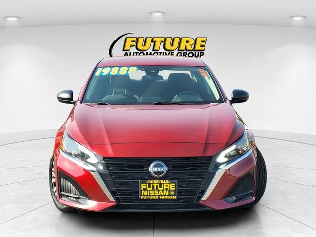 Used 2024 Red Nissan 2.5 SV image 2