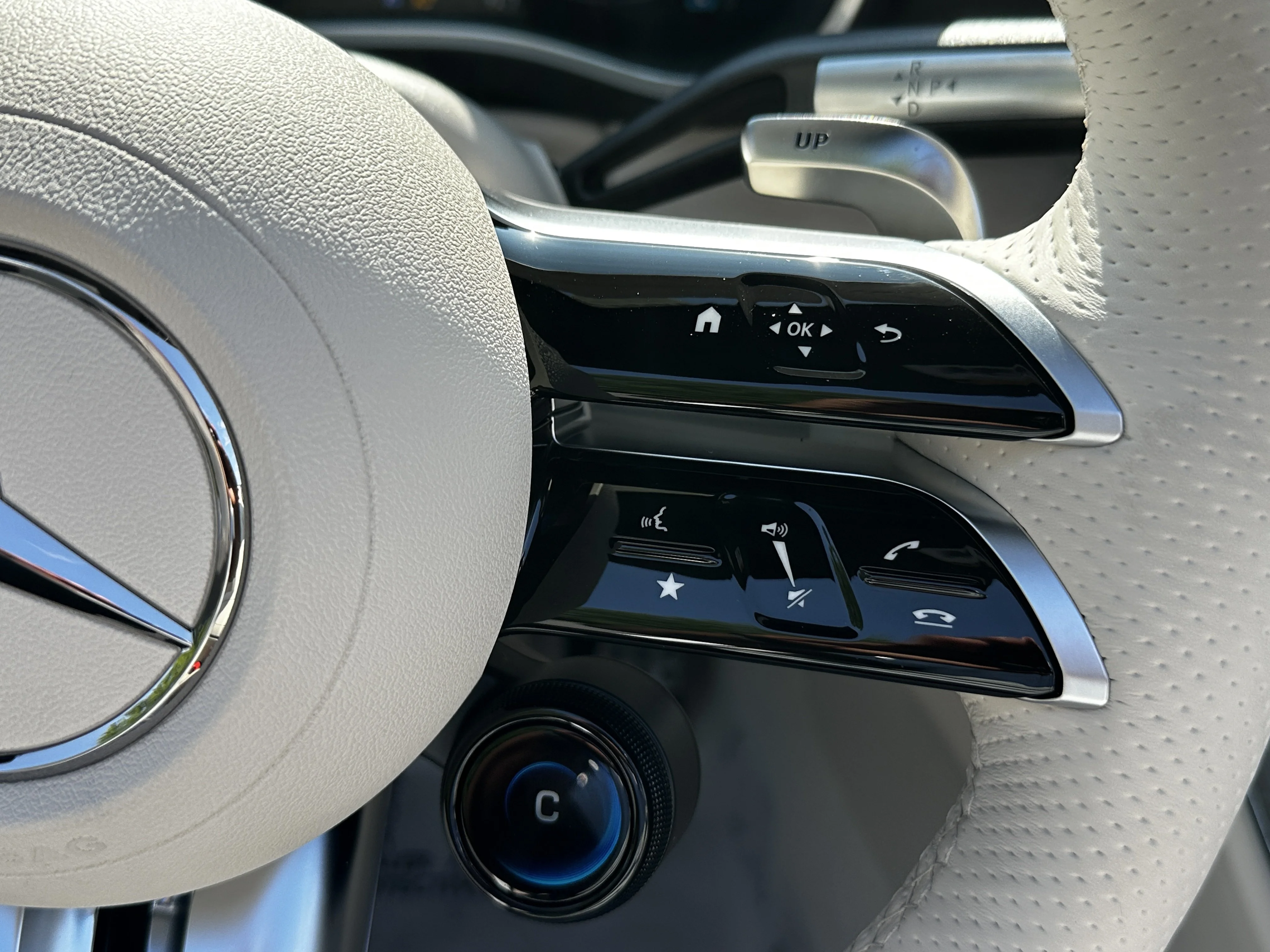 New 2026 MANUFAKTUR Moonlight White Metallic Mercedes-Benz AMG® SL 43 image 26