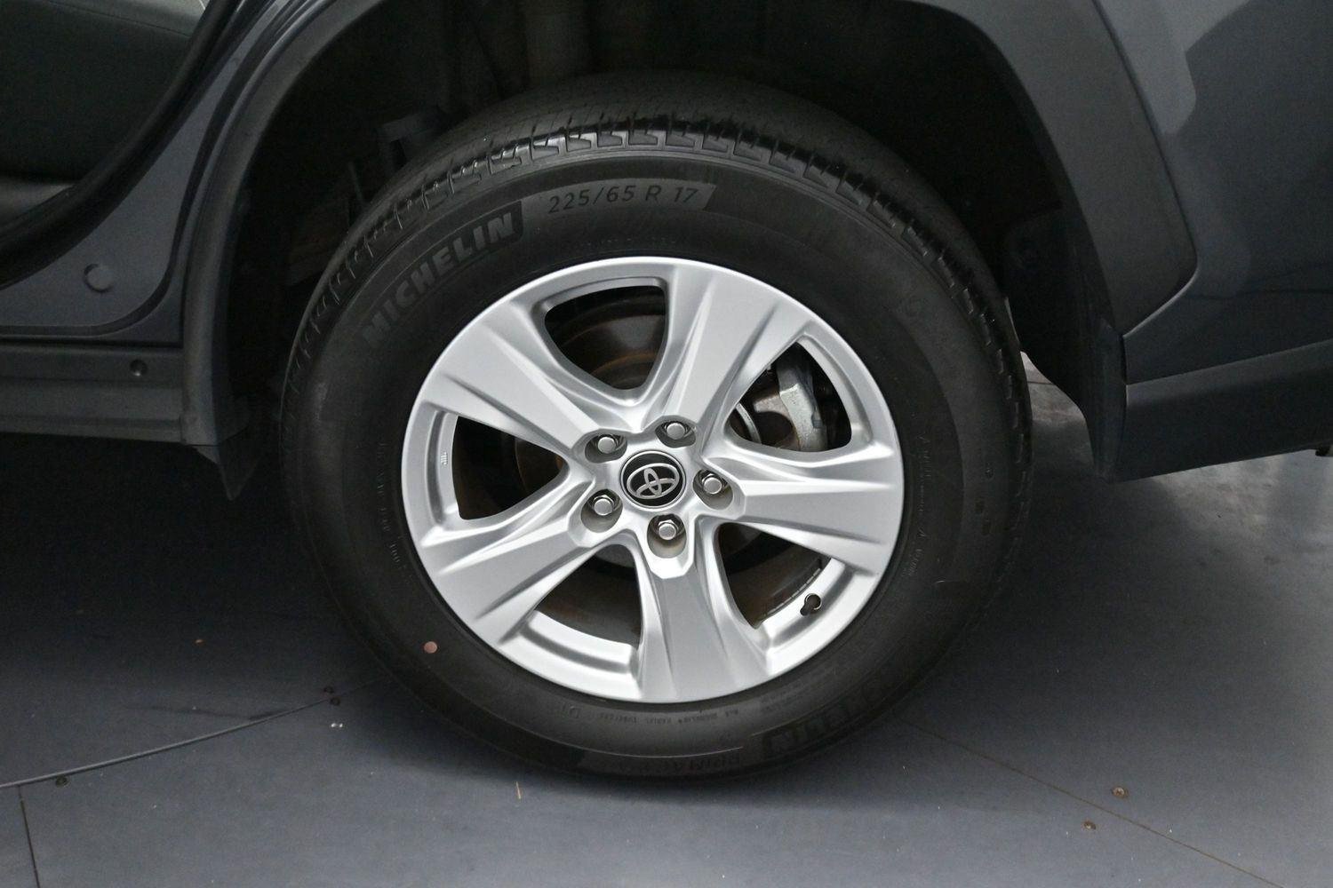 Used 2021 Magnetic Gray Metallic Toyota XLE image 34
