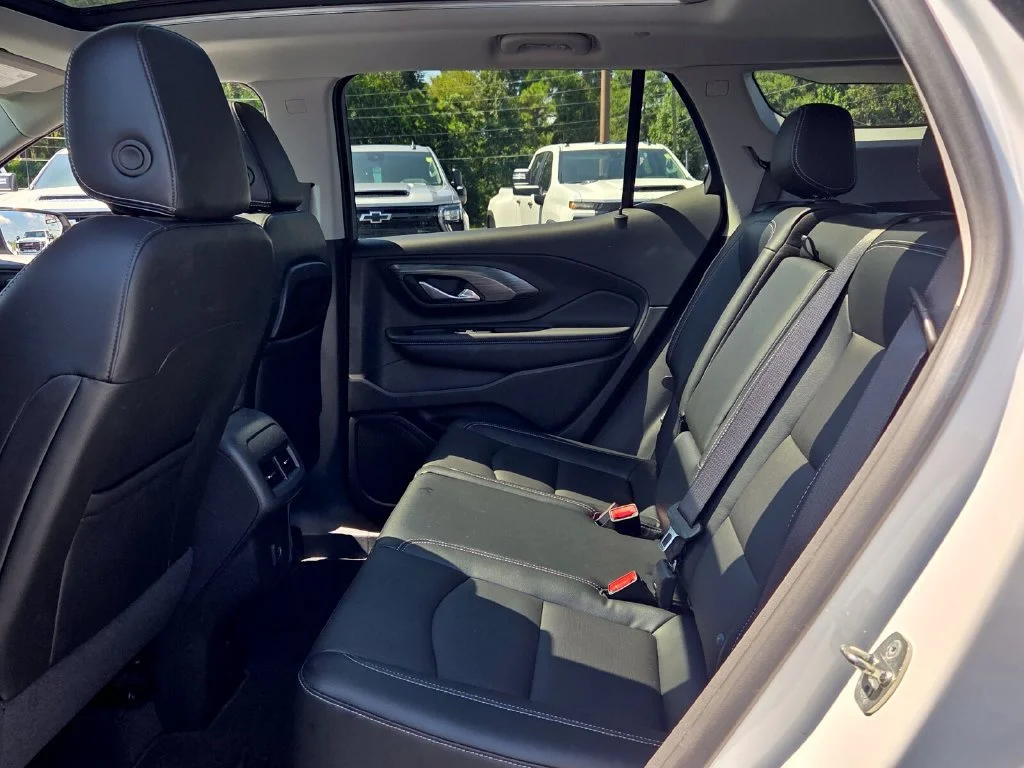 Used 2023 SUMMIT WHITE GMC SLT image 6