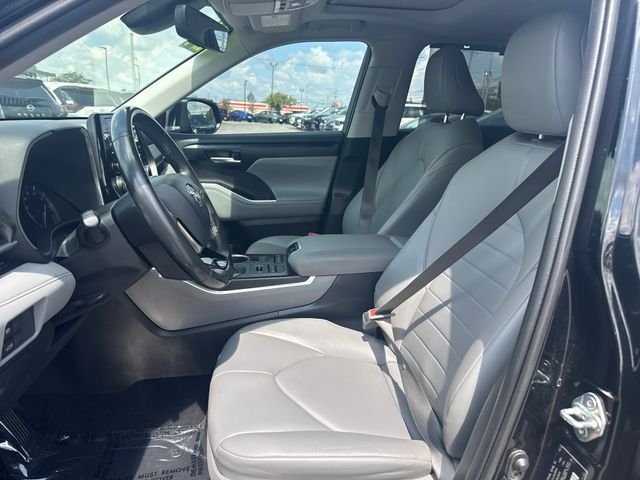 Used 2021 Black Toyota XLE image 13