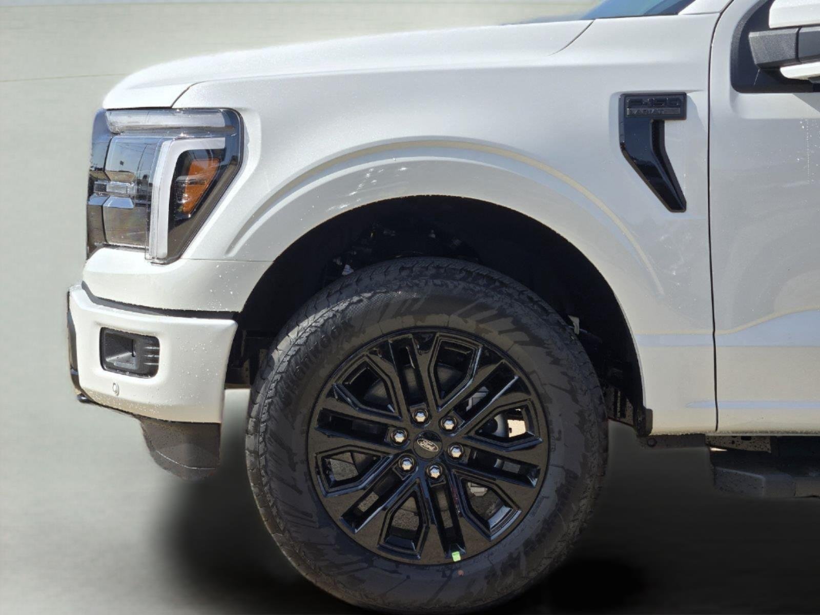 New 2026 Star White Metallic Tri-Coat FORD Lariat® image 6