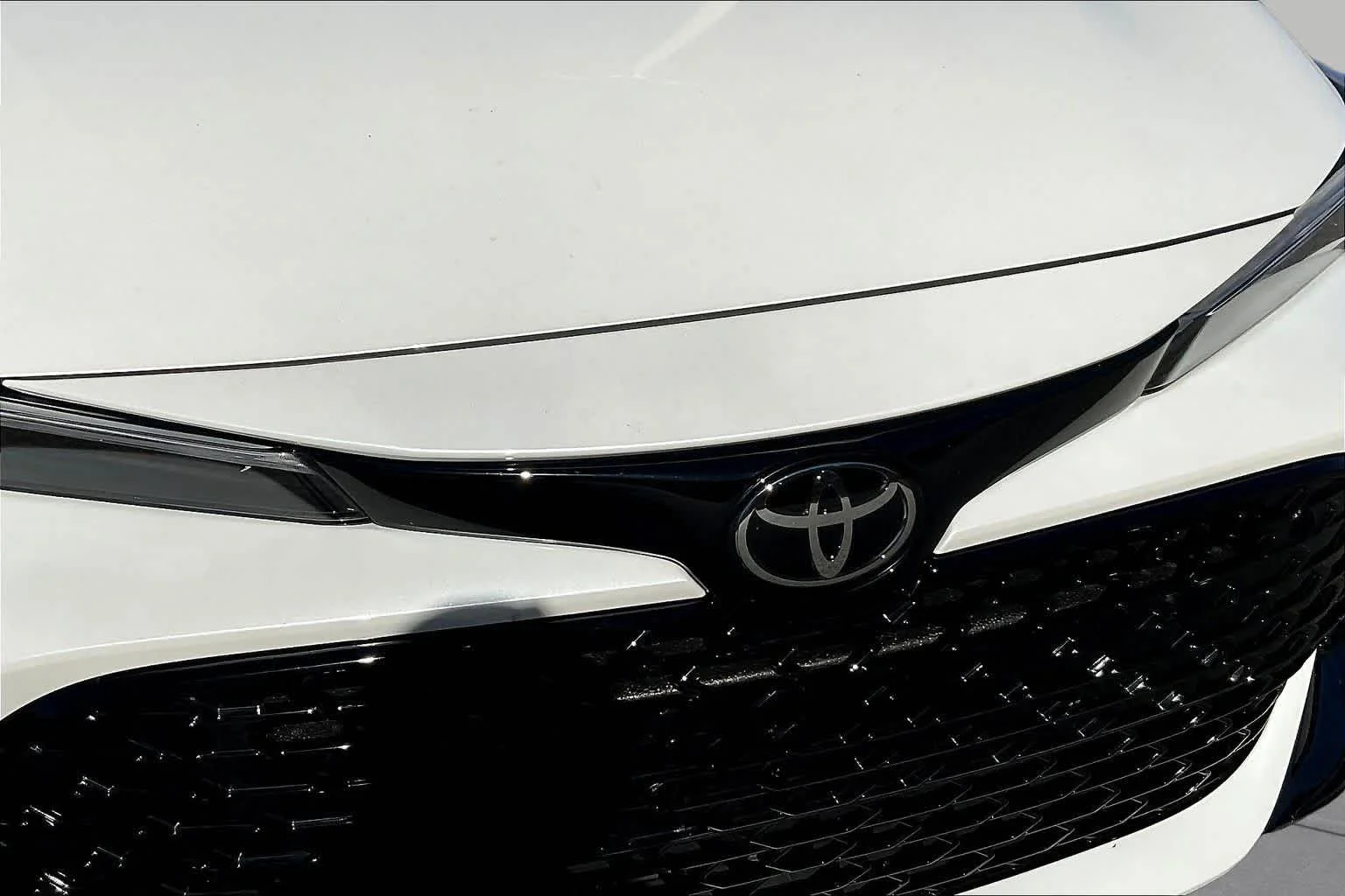 Certified Used 2026 Wind Chill Pearl/Midnight Black Metallic Toyota SE image 29