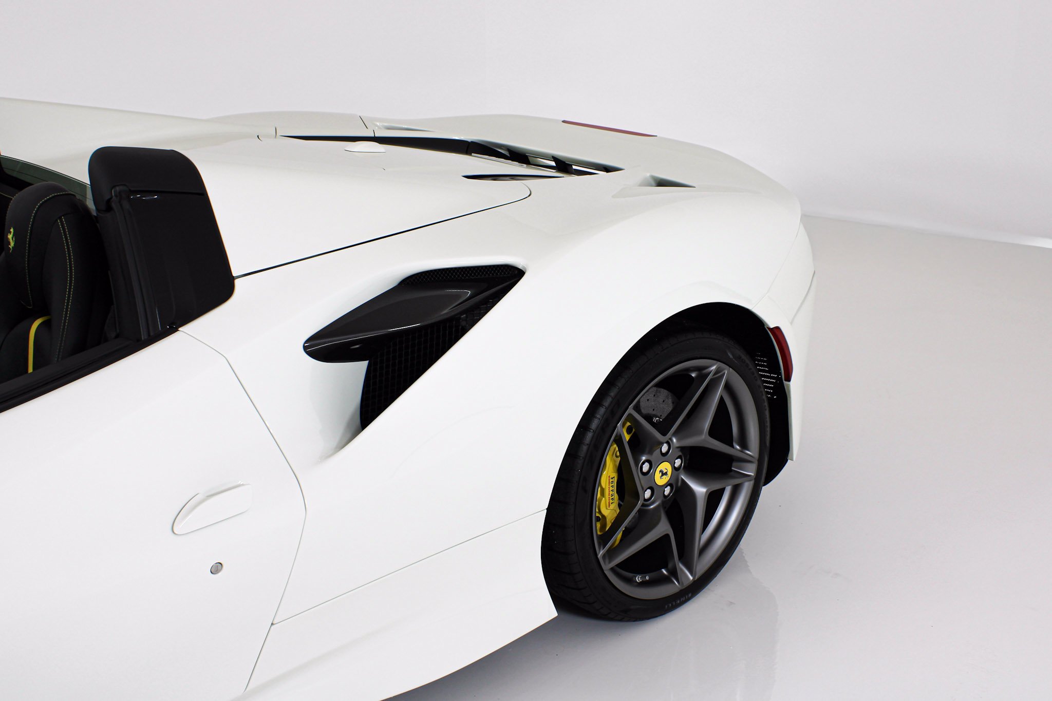 Used 2022 White Ferrari  image 3