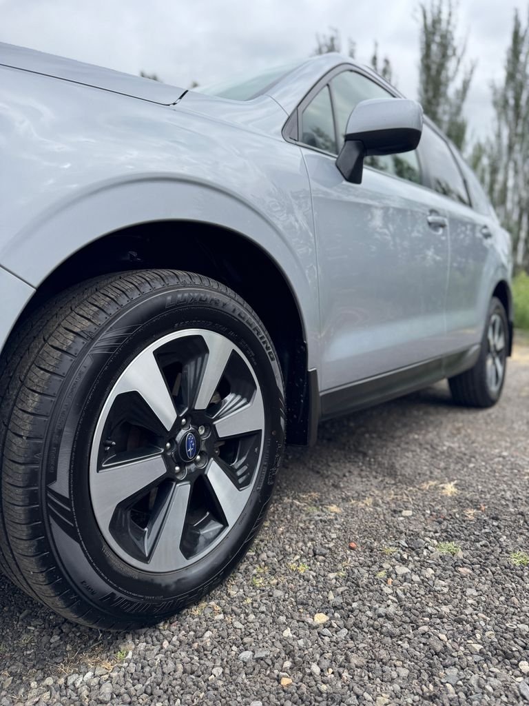 Used 2018 Ice Silver Metallic Subaru 2.5i Premium image 42