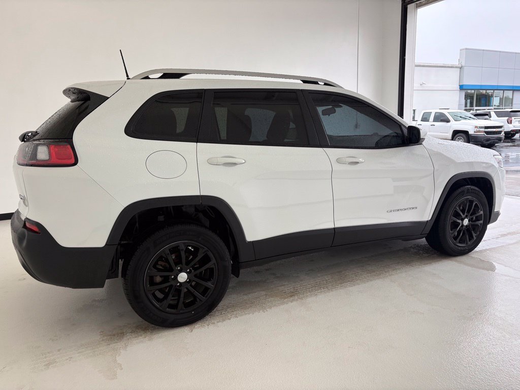 Used 2020 White Jeep Latitude image 20