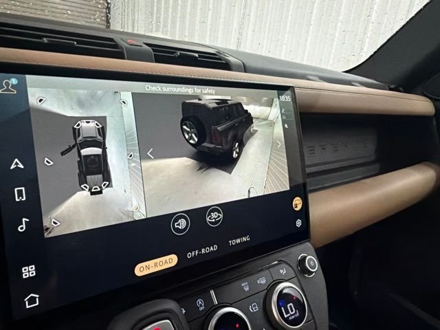New 2026 Santorini Black Land Rover X-Dynamic SE image 32