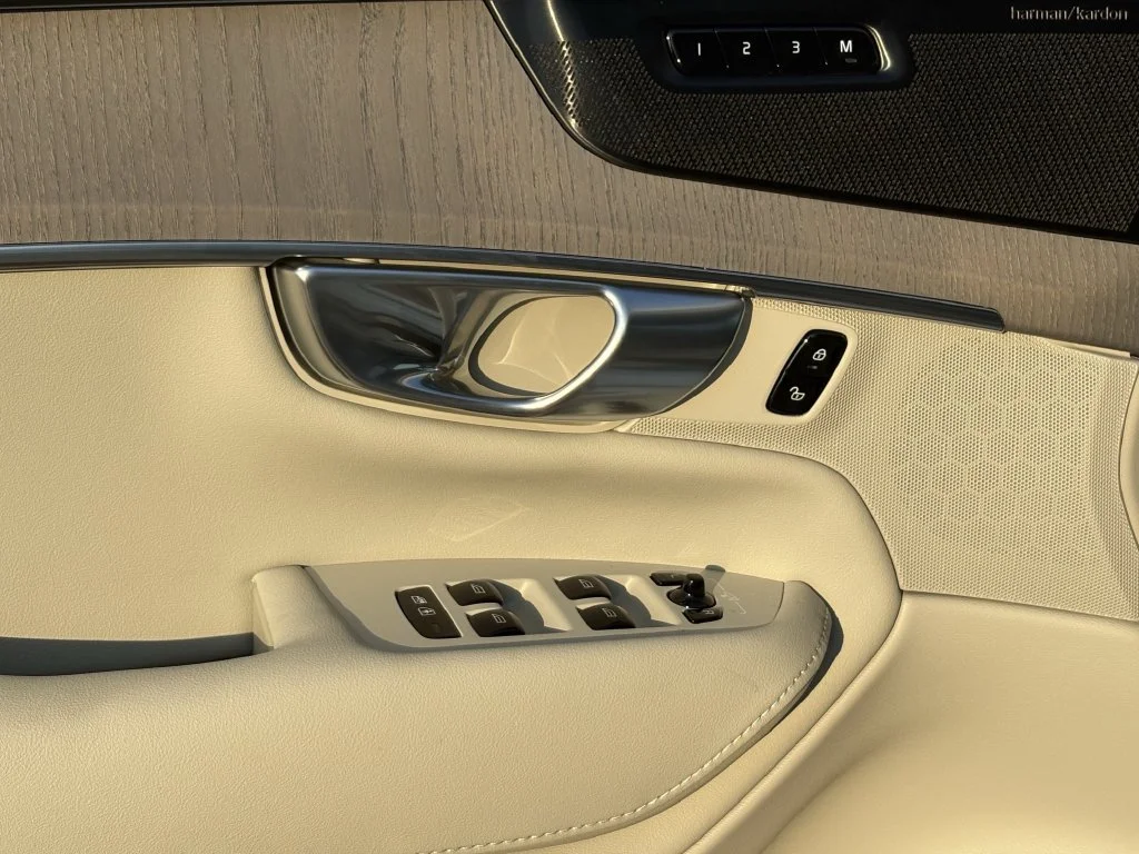 New 2026 Crystal White Volvo Ultra image 9