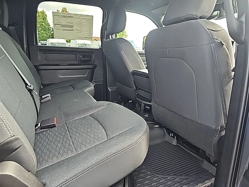 2025 RAM 3500 Tradesman - Photo 9