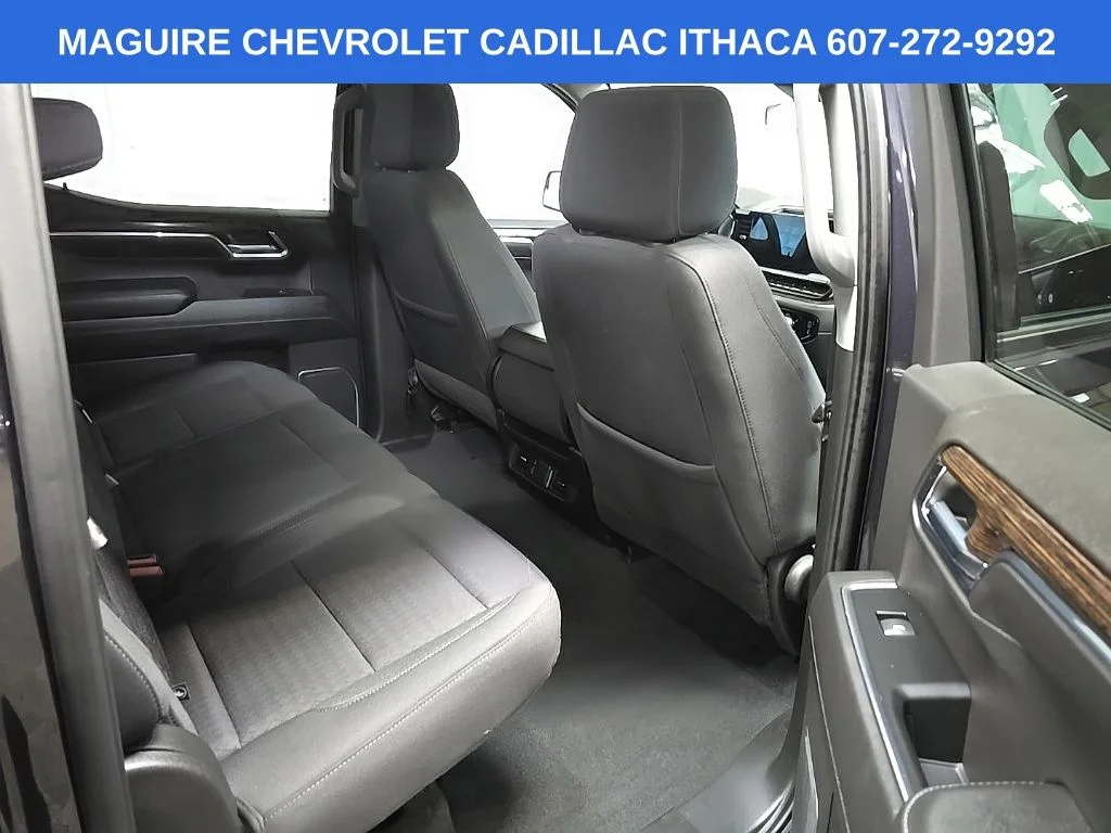 Used 2022 Silver GMC Elevation image 17