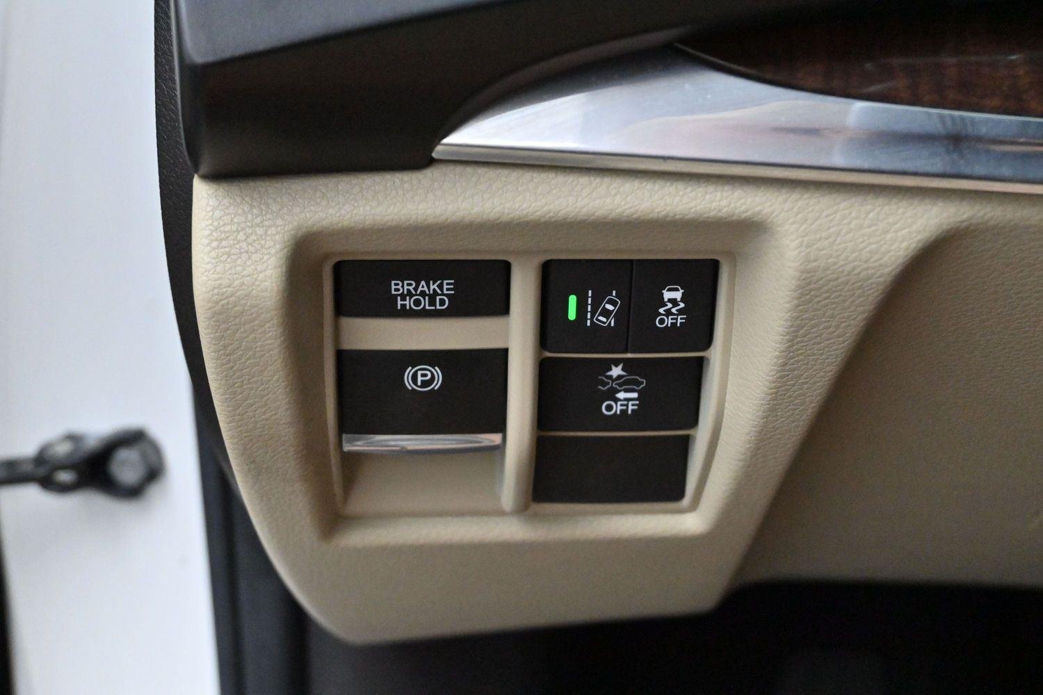 Used 2020 Platinum White Pearl Acura SH-AWD image 28