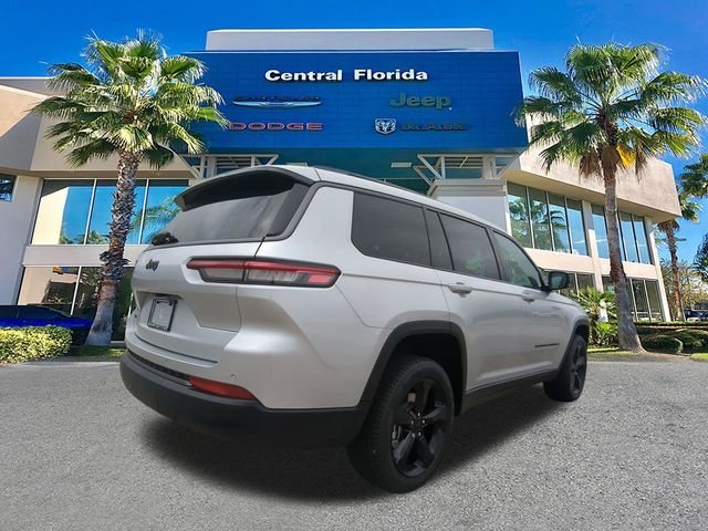New 2026 Silver Zynith Exterior Paint Jeep Limited image 5