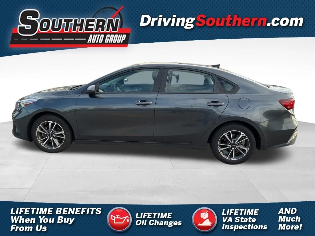 2023 Kia Forte LXS AT's photo