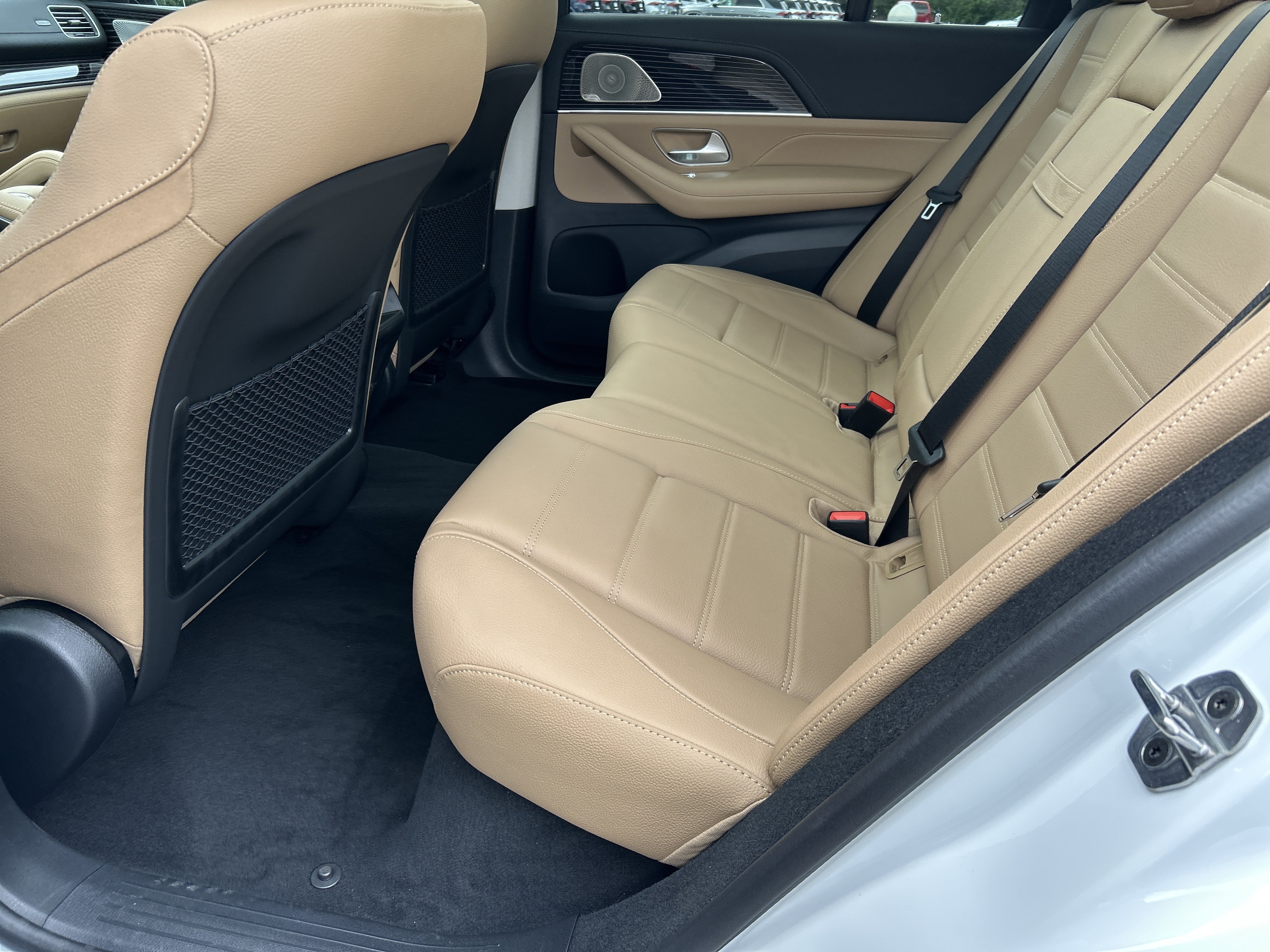 New 2026 MANUFAKTUR Moonlight White Metallic Mercedes-Benz GLE 450 4MATIC® SUV image 35