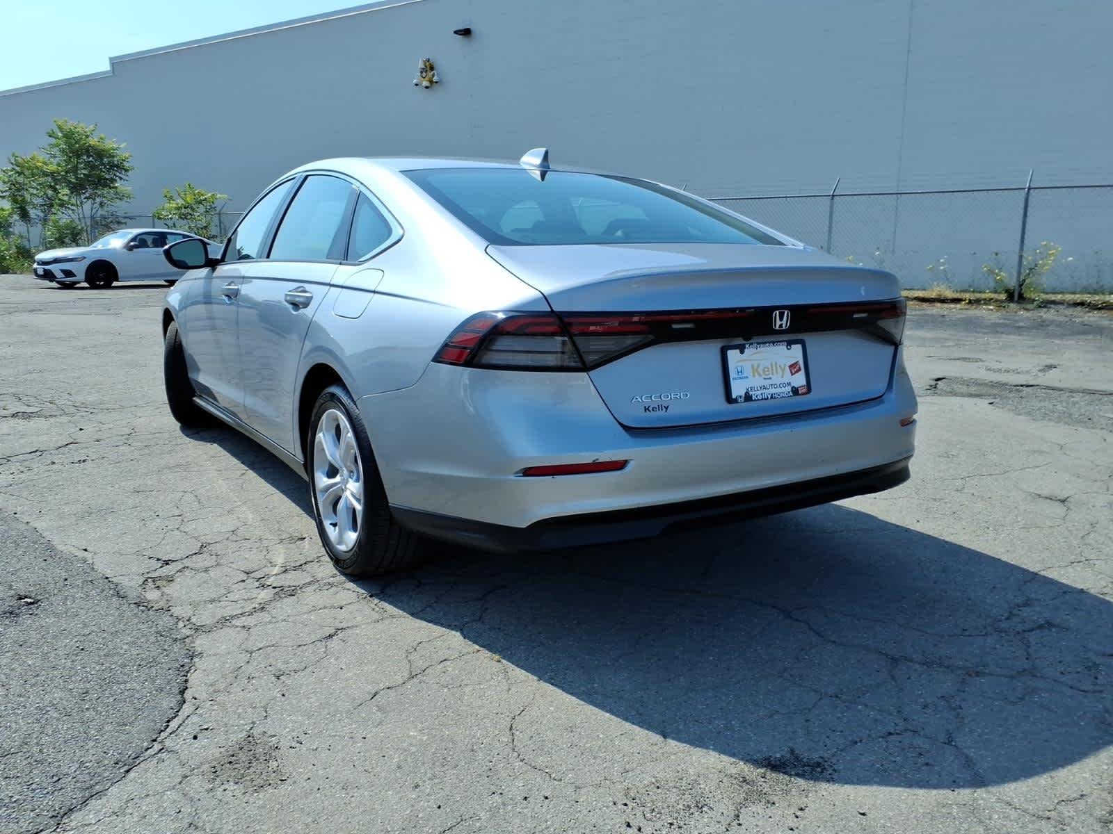 Certified Used 2023 Lunar Silver Metallic Honda LX image 6