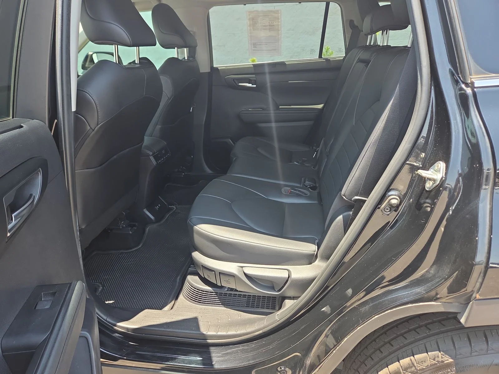 Used 2020 Midnight Black Metallic Toyota XLE image 26