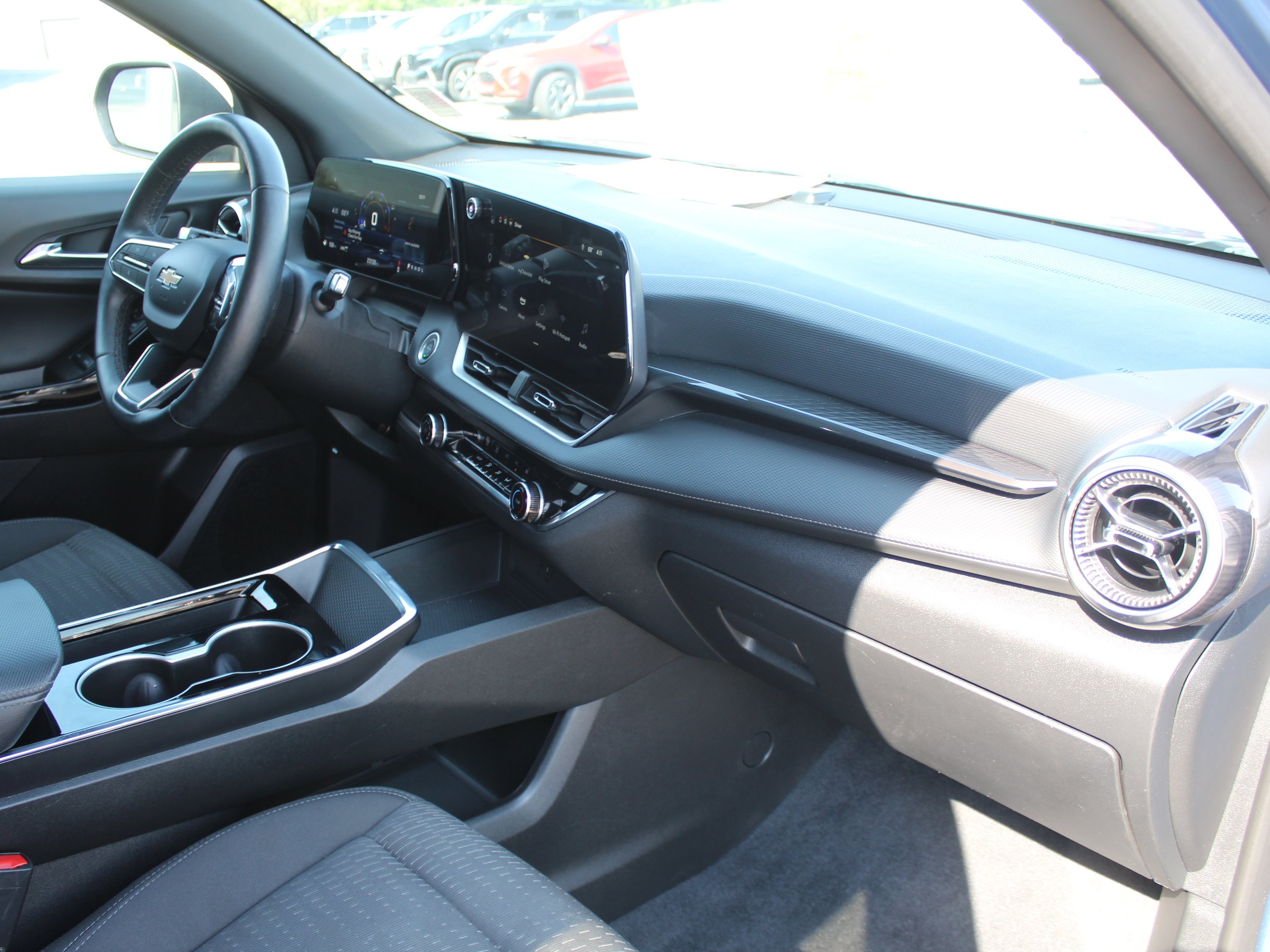 2025 Chevrolet Equinox LT - Photo 27