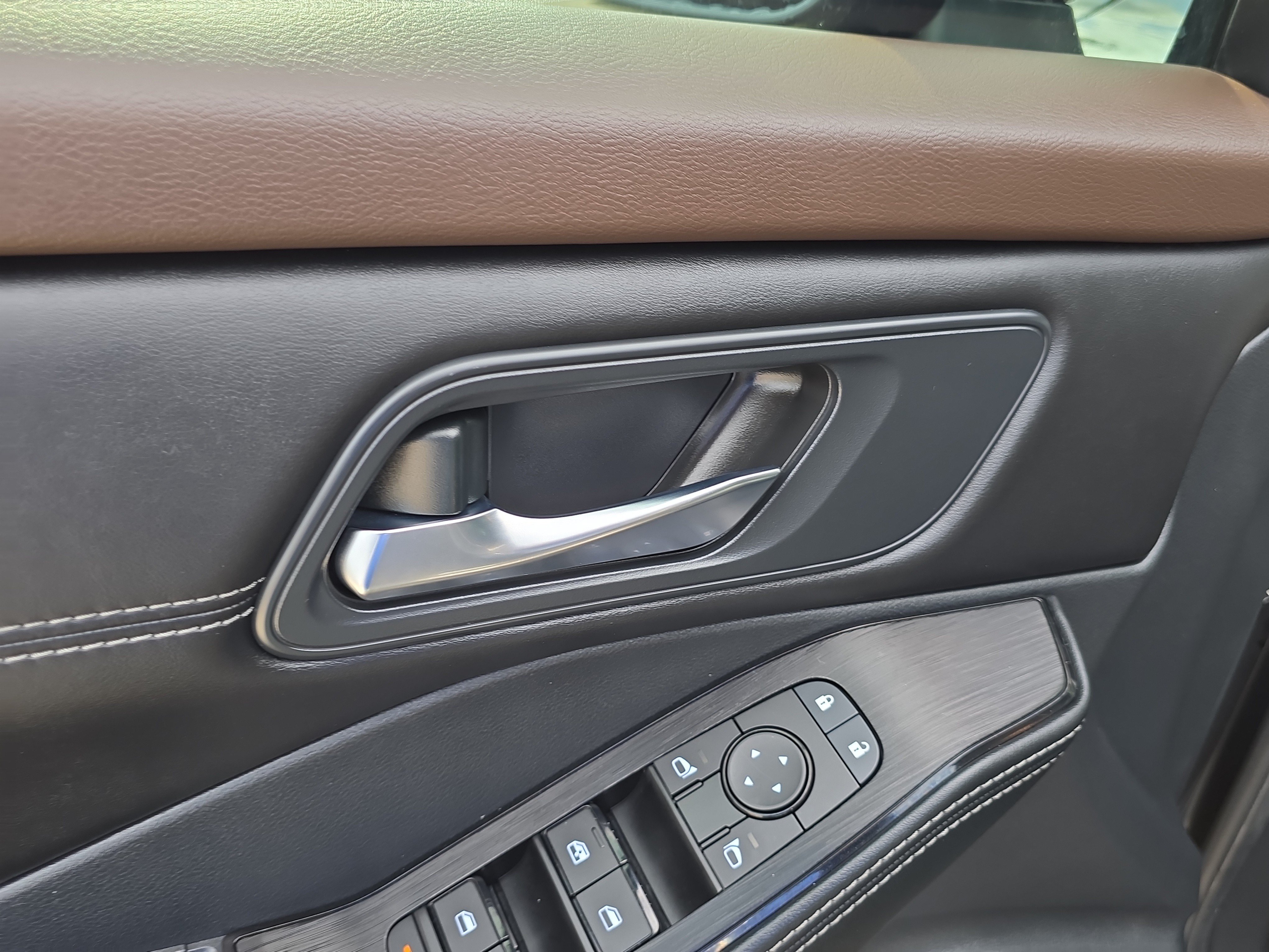 Used 2023 Super Black Nissan SV image 19
