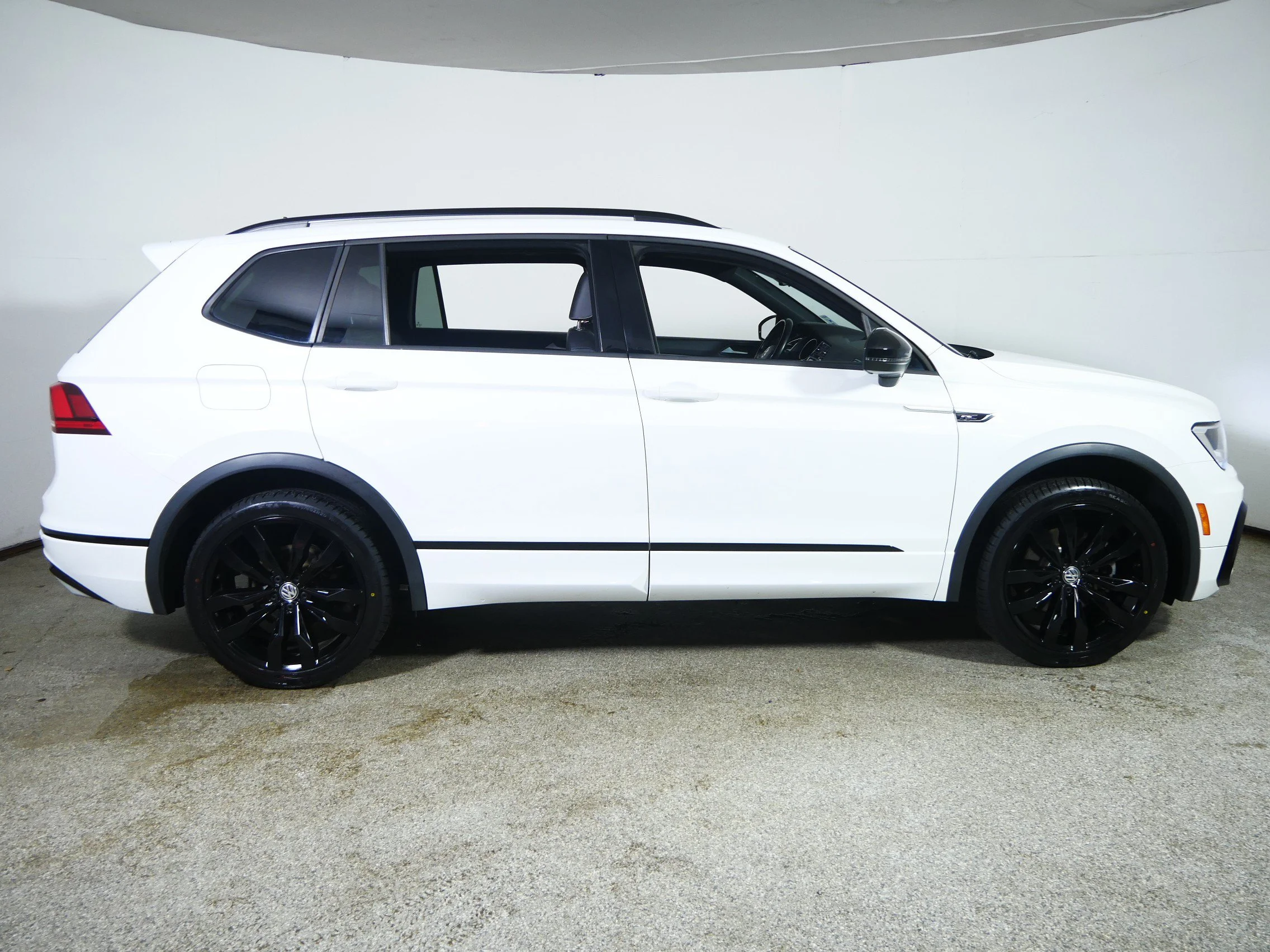 Used 2021 Pure White Volkswagen SE R-Line Black image 8