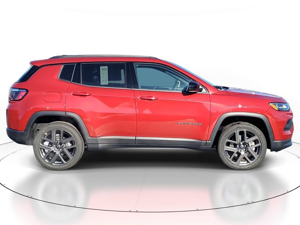 New 2026 Red Hot Pearlcoat Jeep Latitude image 4