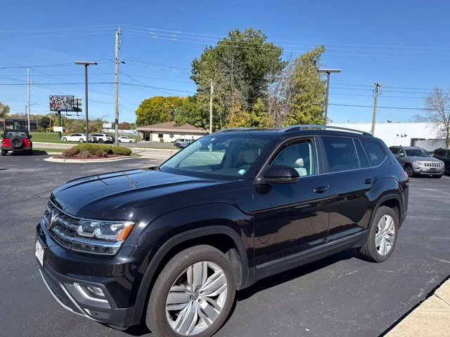Used 2019 Deep Black Volkswagen SEL image 2