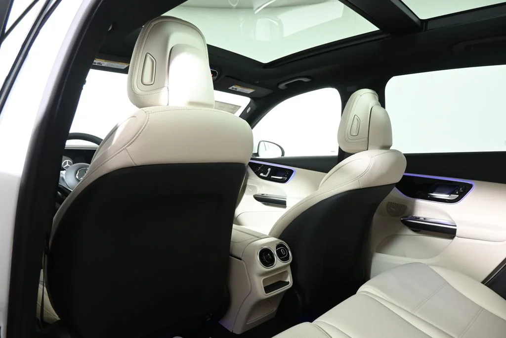 Used 2027 White Mercedes-Benz GLC 300 image 27