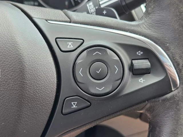Used 2017 Red Buick Essence image 25