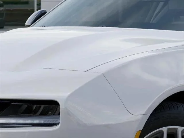 New 2025 White Knuckle Exterior Paint Dodge R/T image 11