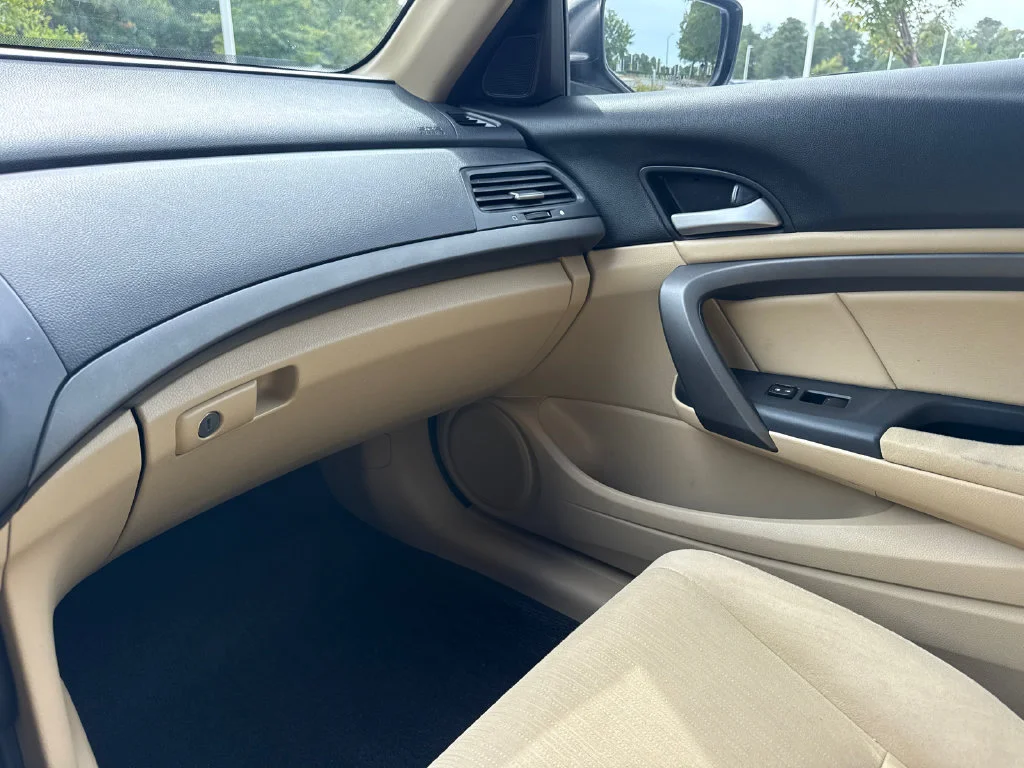 Used 2011 Taffeta White Honda LX-S image 17