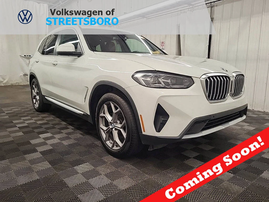 Used 2022  BMW xDrive30i image 1