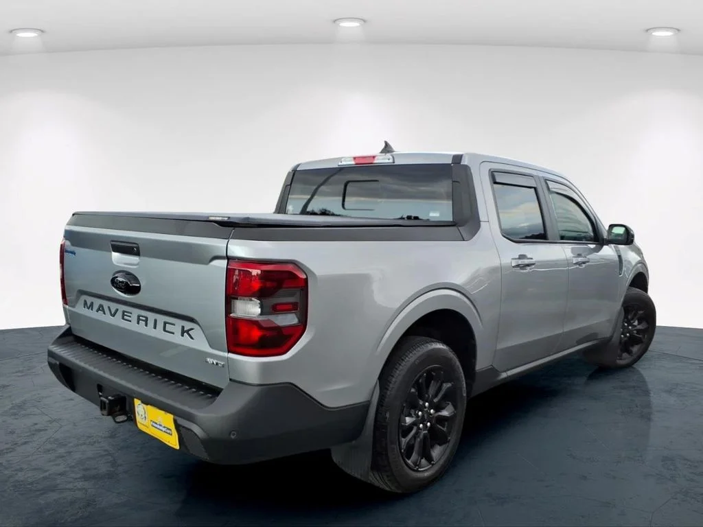 Used 2024 Silver Ford Lariat image 8
