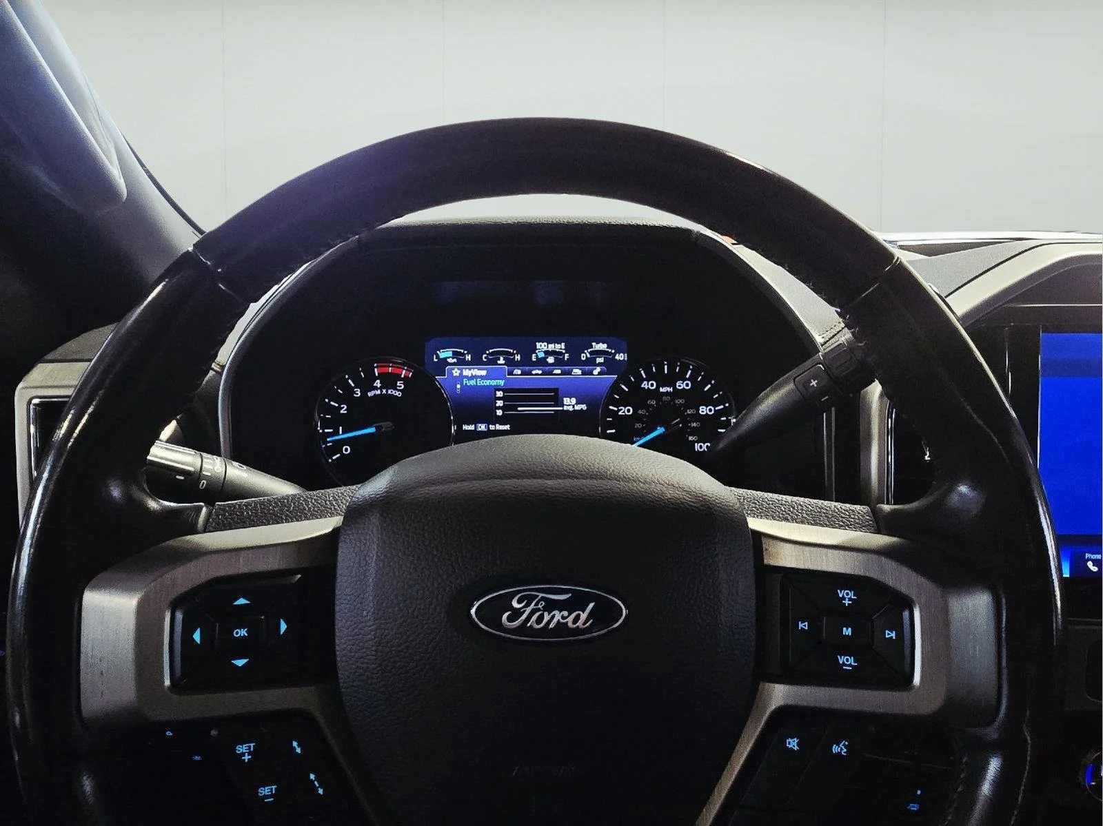 Used 2022 Star White Metallic Tri-Coat Ford Platinum image 31