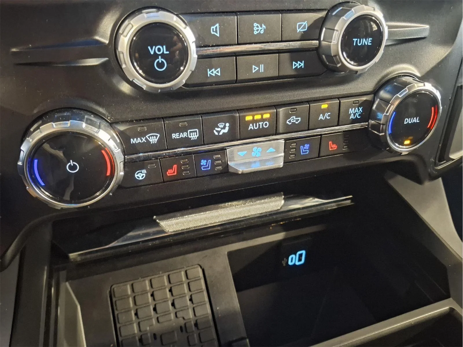 Used 2024 Agate Black Ford LARIAT image 11