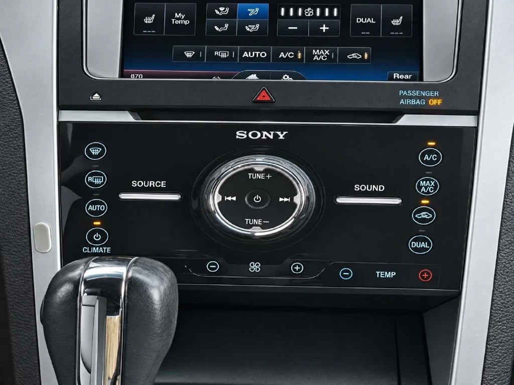 Used 2015 Black Ford Limited image 18