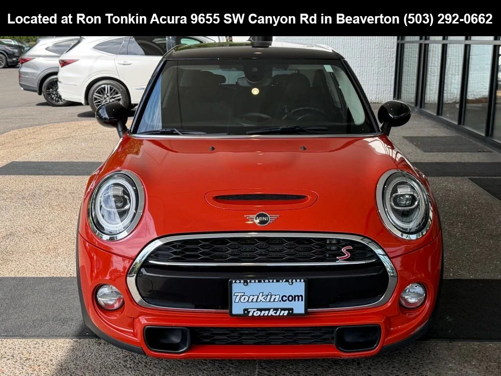 Used 2019 Solaris Orange Metallic MINI Classic image 3