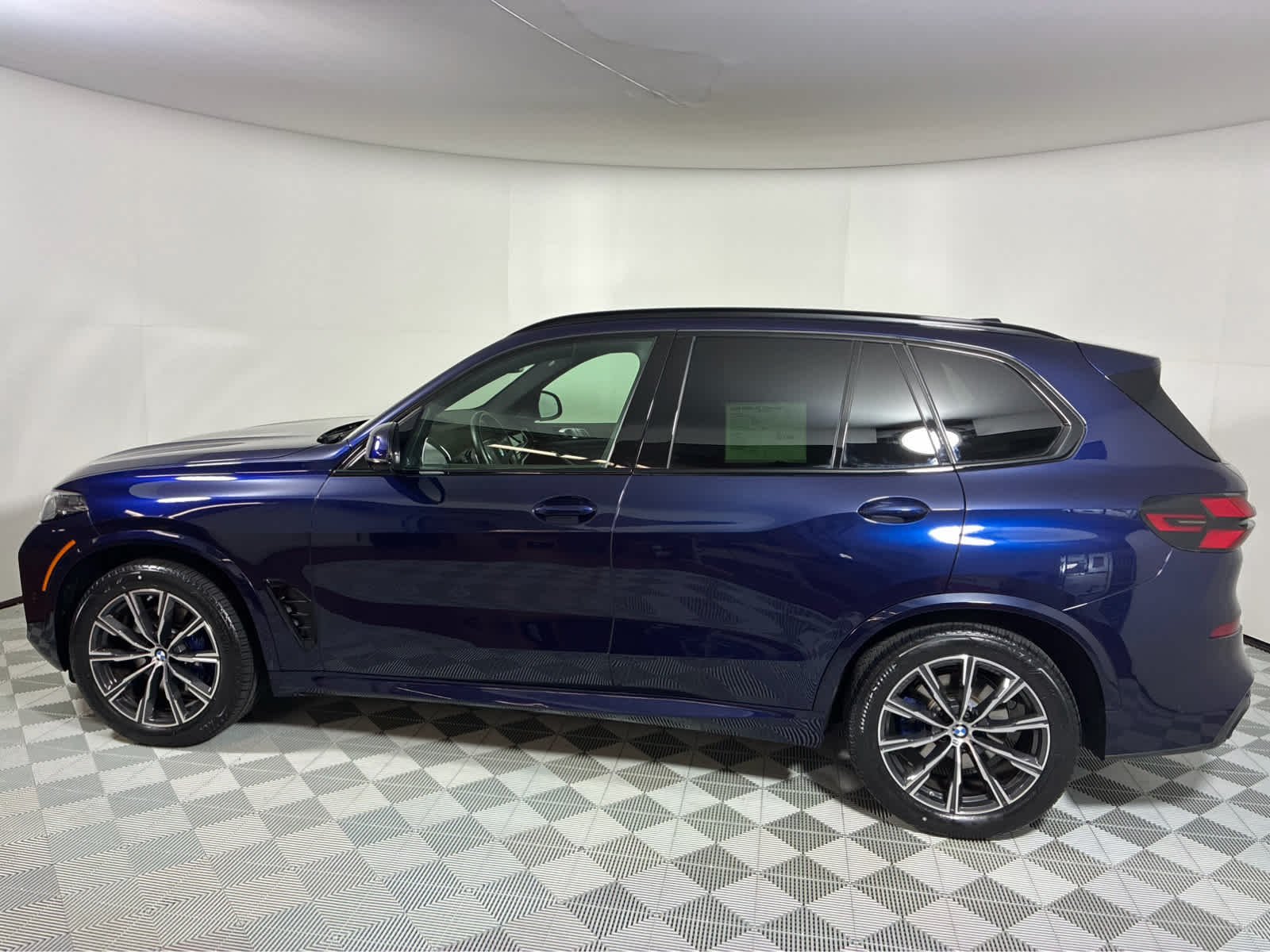 Used 2026 Tanzanite Blue II Metallic BMW xDrive40i image 2