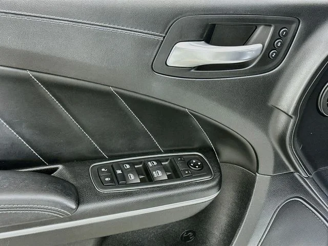Used 2019 White Dodge SXT image 10