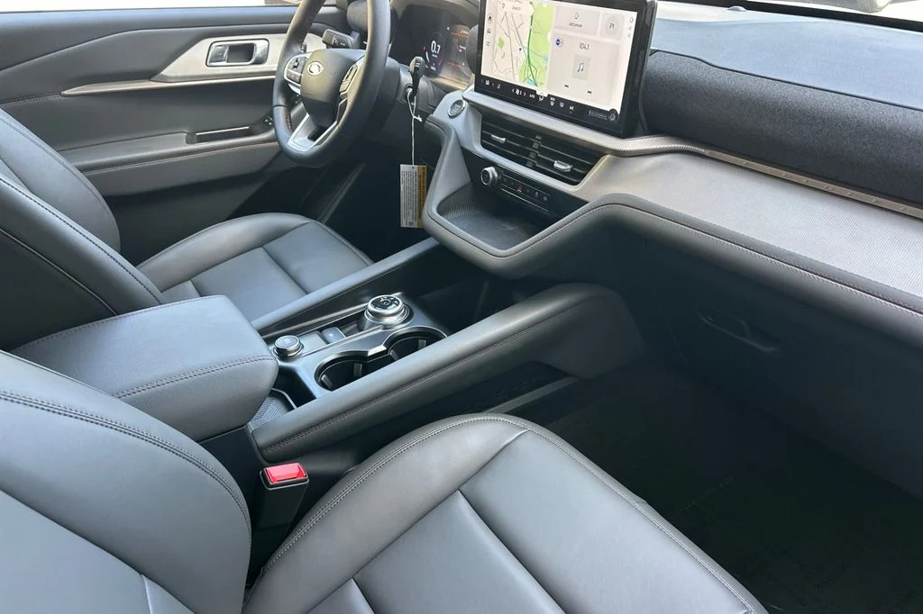 New 2026 Oxford White Ford Active image 17