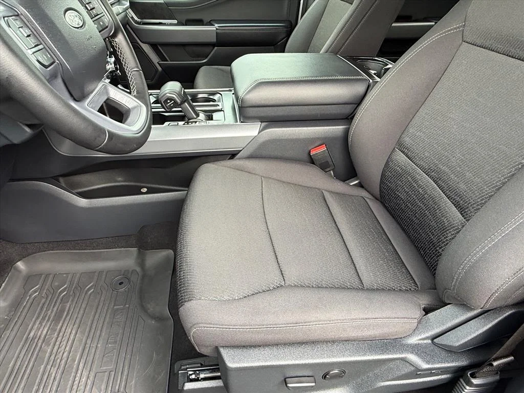 Used 2025 White Ford XLT image 13
