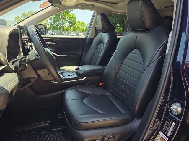 Used 2023  Toyota XLE image 16