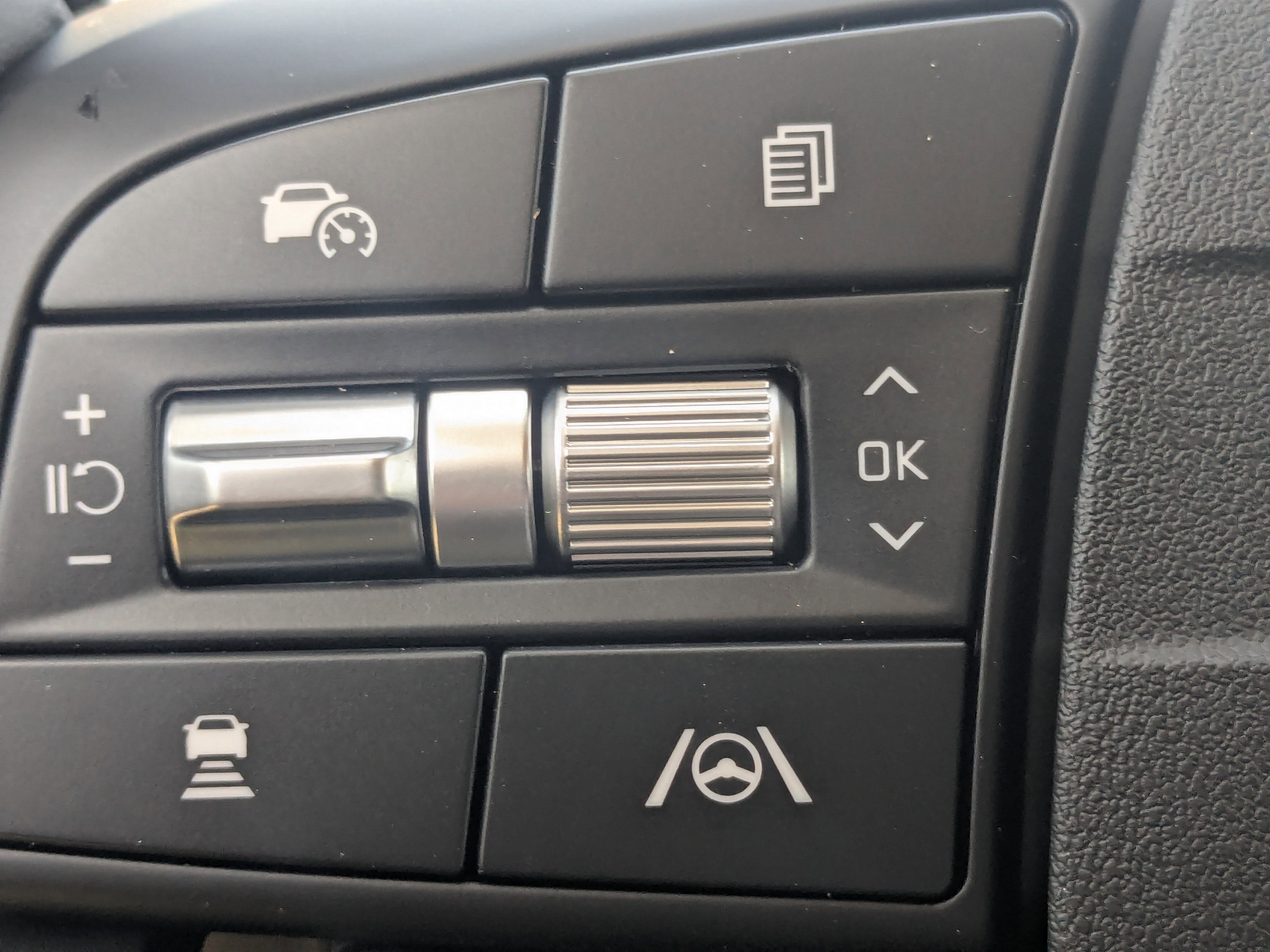 New 2026 Snow White Pearl Kia EX image 33