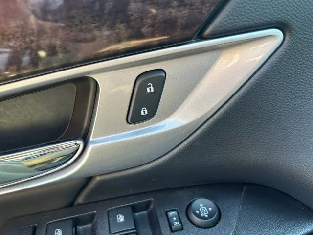 Used 2015  GMC Denali image 15